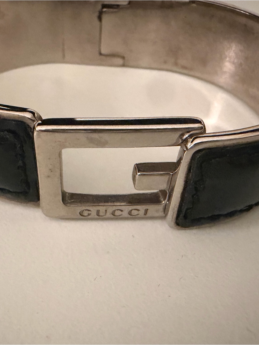 Gucci Black Leather Bracelet with Silver G Logo Clasp